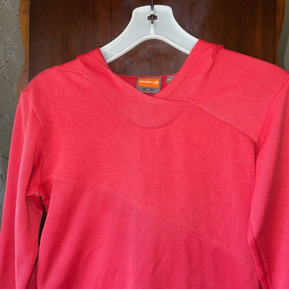 Merrell size small pullover hooded long sleeve shirt women’s red raspberry - Picture 2 of 11